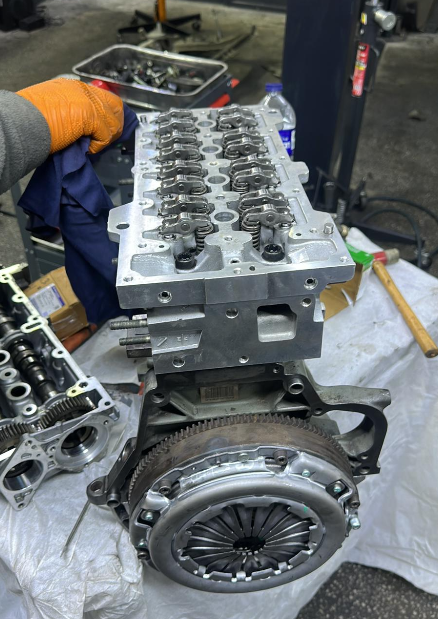 YED OTO’da motor açılmış detay motor görüntüsü